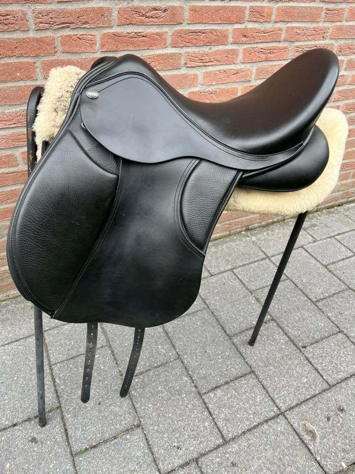 Fryso veelzijdigheidszadel 17,5 inch, L (17.5 inch), Gebruikt, Fryso, .
