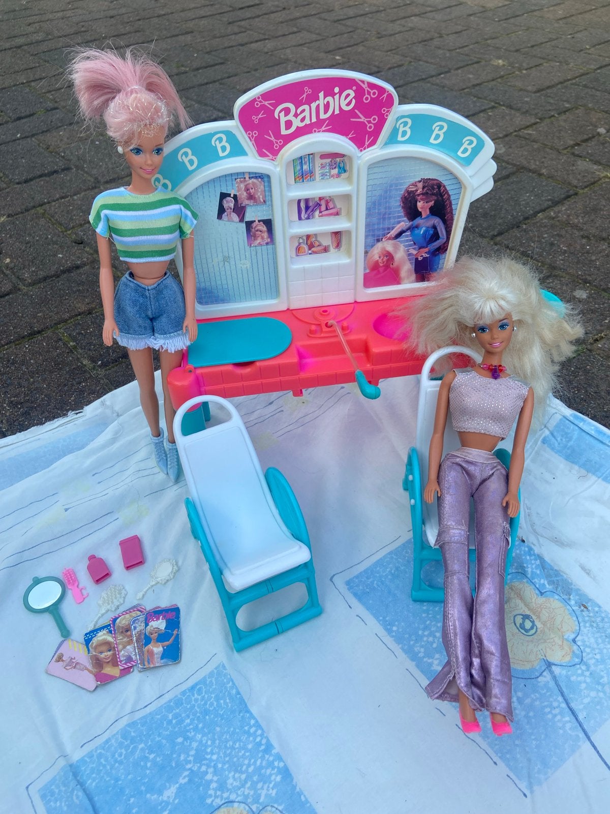 Barbie Kapsalon Speelset met Twee Poppen en Accessoires, Ophalen of Verzenden, Gebruikt, Barbie