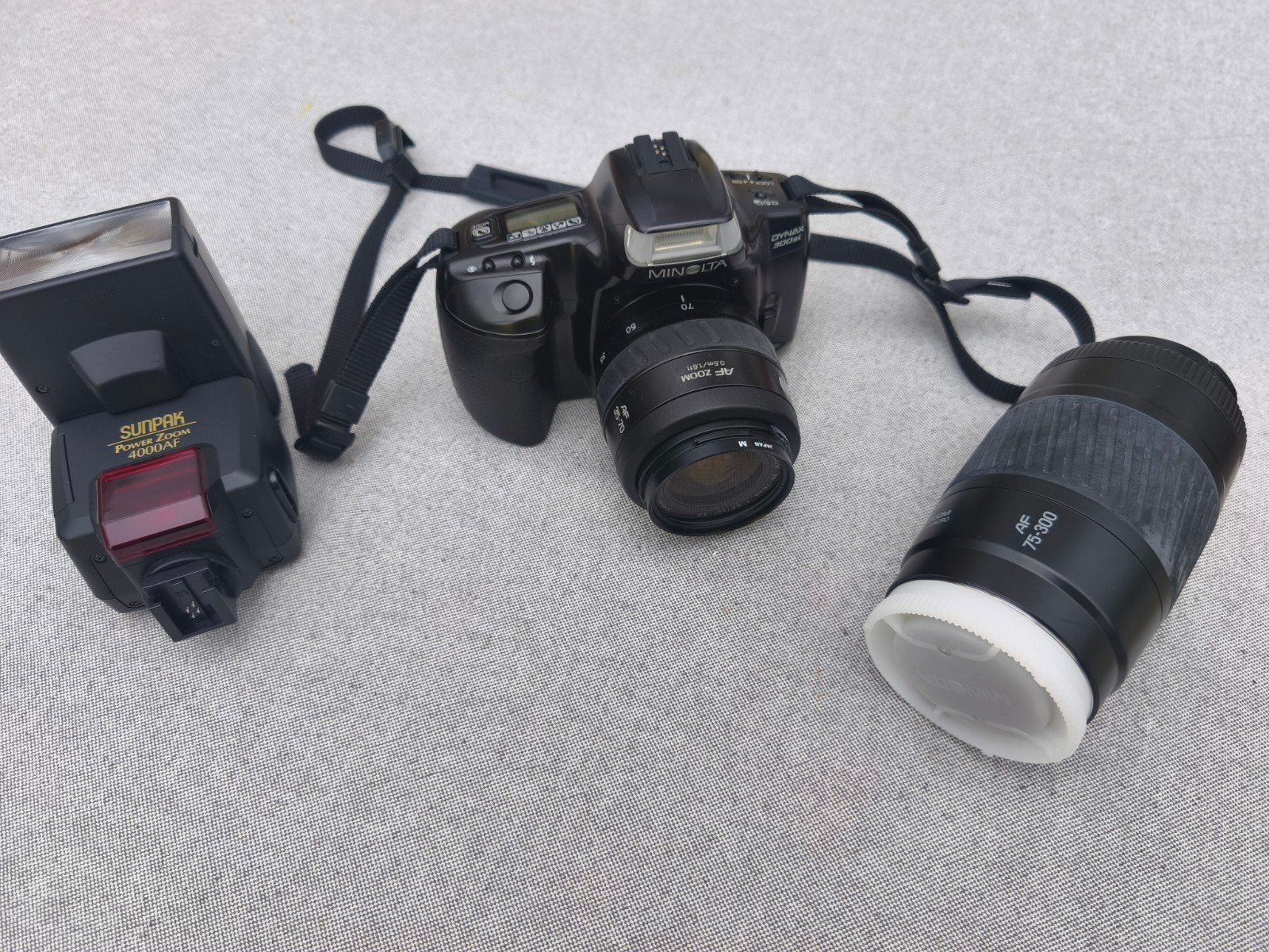 Minolta Dynax 300si met 2 lenzen en Sunpak flitser, Ophalen of Verzenden, Gebruikt, Spiegelreflex, Minolta
