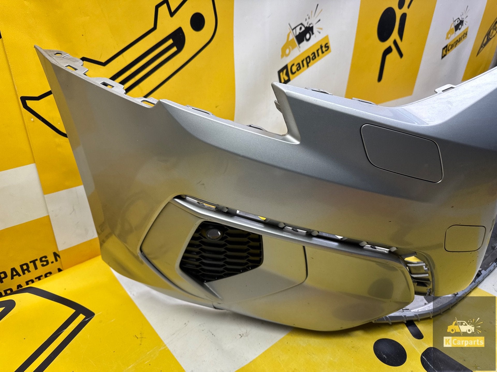 Audi A3 8Y voorbumper KLS ORIGINEEL 8Y0807437, Auto-onderdelen, Gebruikt, Voor, AUDI AG, Auto-Union-Strasse 1
85045  Ingolstadt, DE