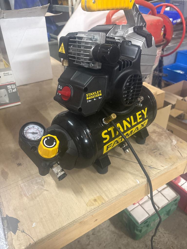 Stanley Fatmax Compressor 2PK 8 Bar, Gebruikt, 6 tot 10 bar, Ophalen of Verzenden, Minder dan 200 liter/min
