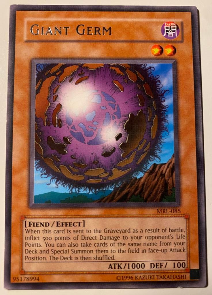 Yu-Gi-Oh! Giant Germ MRL Old US Rare !, Ophalen of Verzenden, Gebruikt, Losse kaart