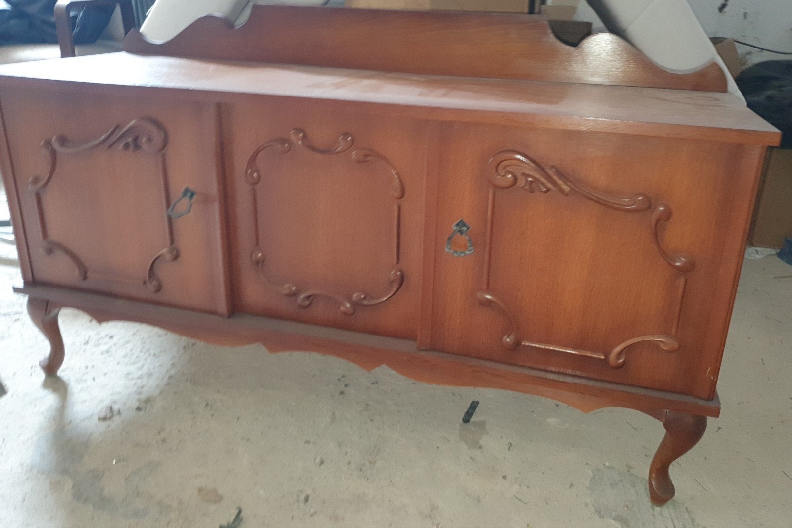 Queen Ann kastje / dressoir. Opknapper, Ophalen