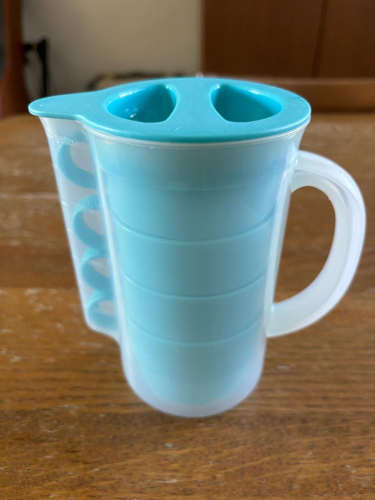 Plastic schenkkan met 4 glazen, Ophalen, Minder dan 50 cm, Wit, Zo goed als nieuw