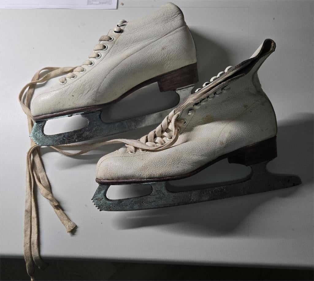 Witte/lichte lederen vintage dames kunstschaatsen, Sport en Fitness, Schaatsen, Overige merken, Gebruikt, Ophalen of Verzenden