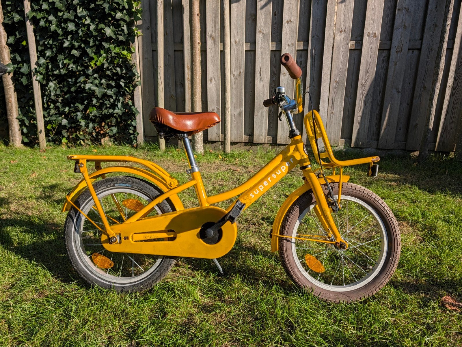 Supersuper Cooper Bamboo 16 inch meisjesfiets geel, Ophalen, Terugtraprem, Zijwieltjes, SuperSuper Cooper
