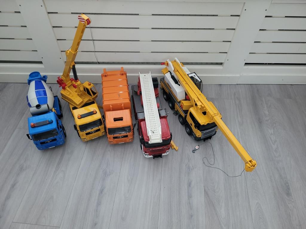 5 Bruder vrachtwagens Betonmixer, kraan, vuilniswagen, bra, Kinderen en Baby's, Speelgoed | Speelgoedvoertuigen, Ophalen, Gebruikt