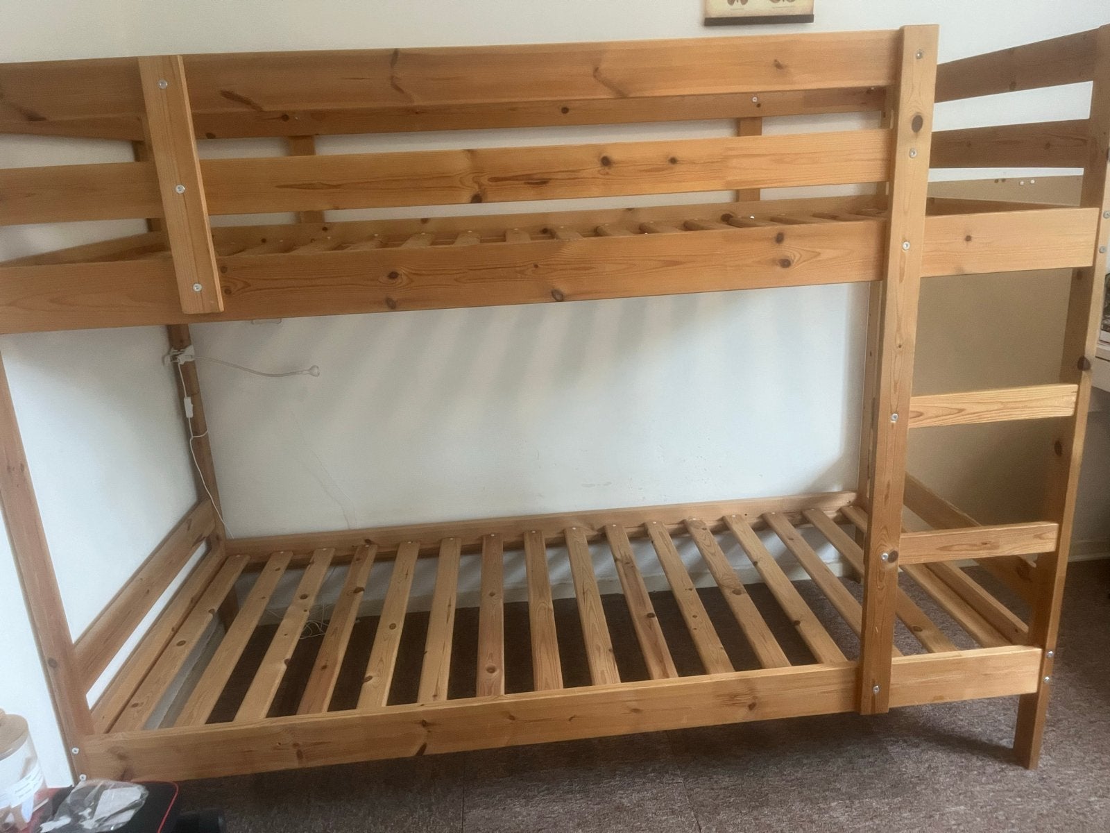 Stevig houten stapelbed met lattenbodems, Ophalen, Gebruikt, 90 cm, Eenpersoons