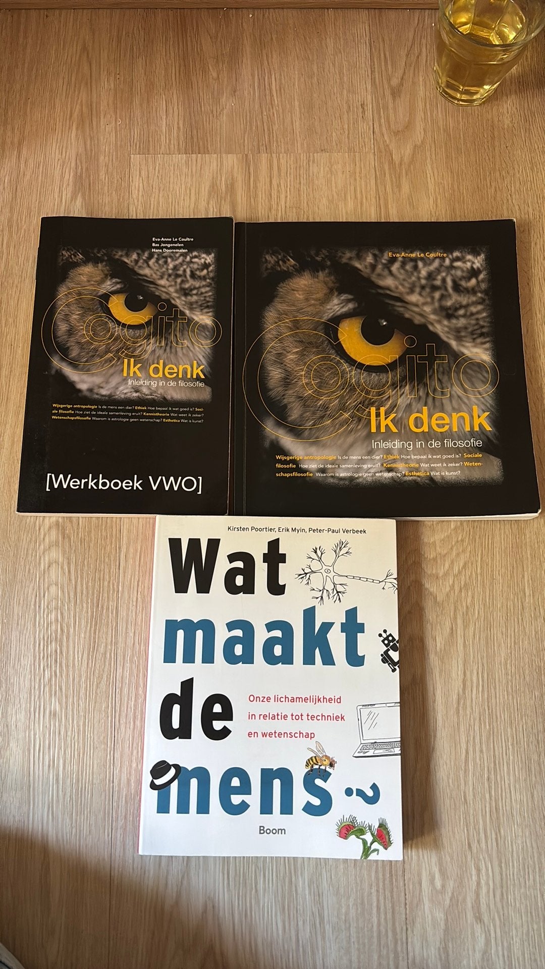 Filosofie vwo Cogito leerboek, werkboek en wat maakt de mens, Ophalen of Verzenden, Zo goed als nieuw, E.A. Le Coultre