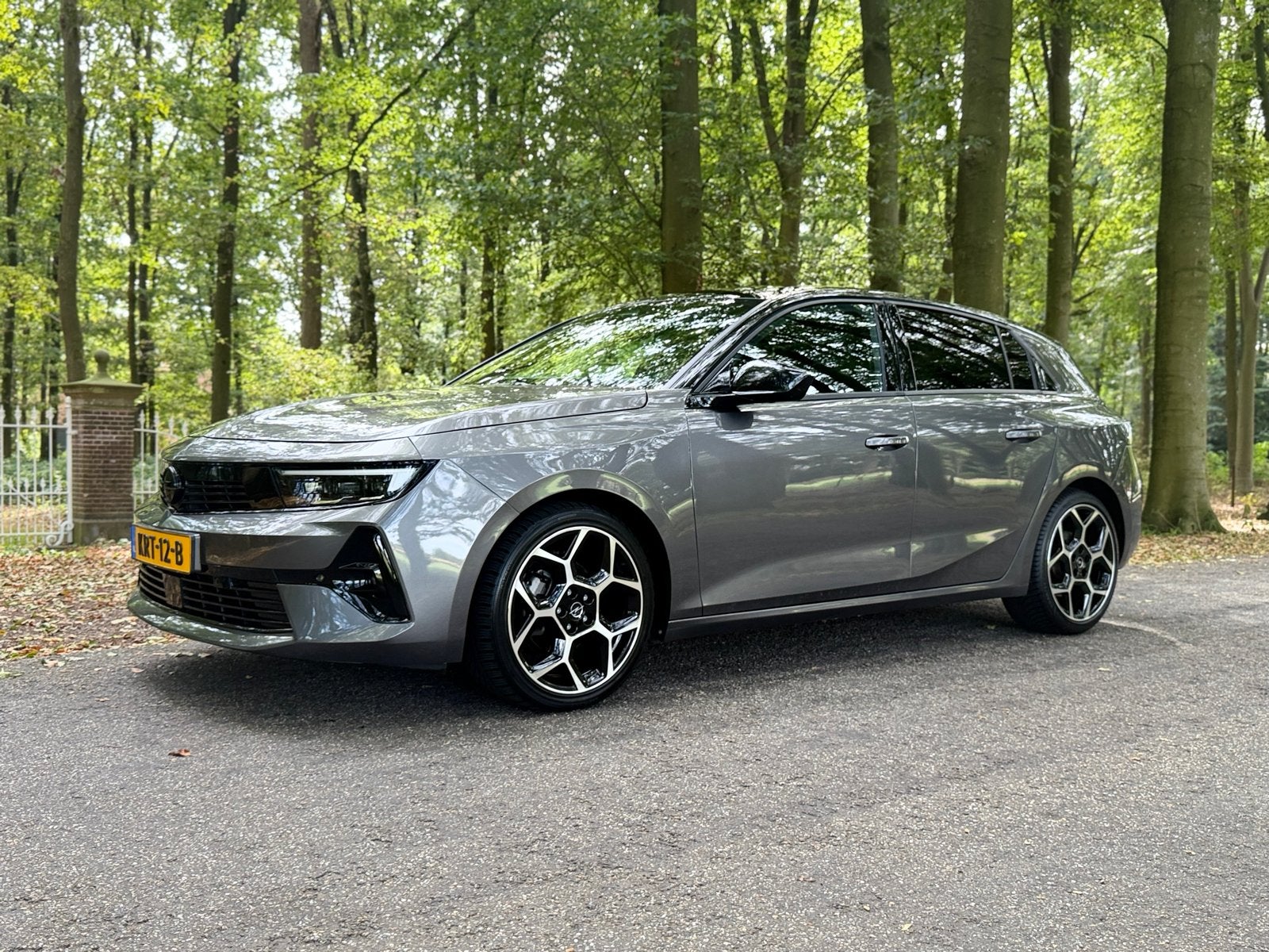 Opel Astra 1.2 Turbo 130pk Start/stop 2024 Grijs, Auto's, 1199 cc, Parkeerassistent, 130 pk, 17 km/l