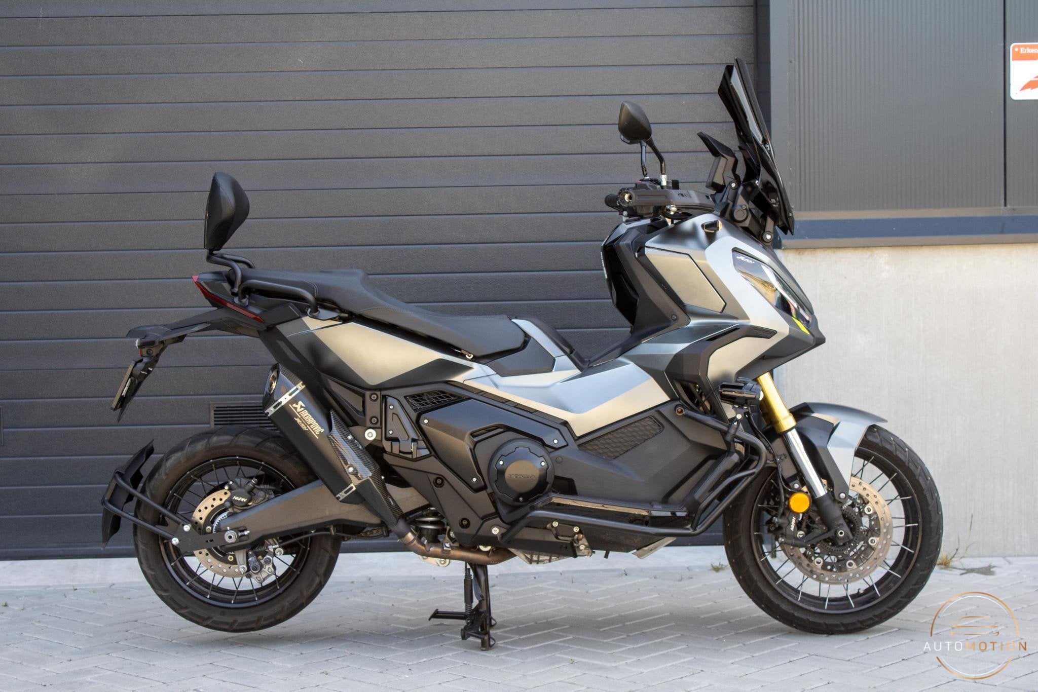 Honda NC 750 X-ADV Akrapovic | Mistlampen | Smoked Windscher, Scooter, Rivium Boulevard 222-11
2909 LK  Capelle aan den Ijssel, NL