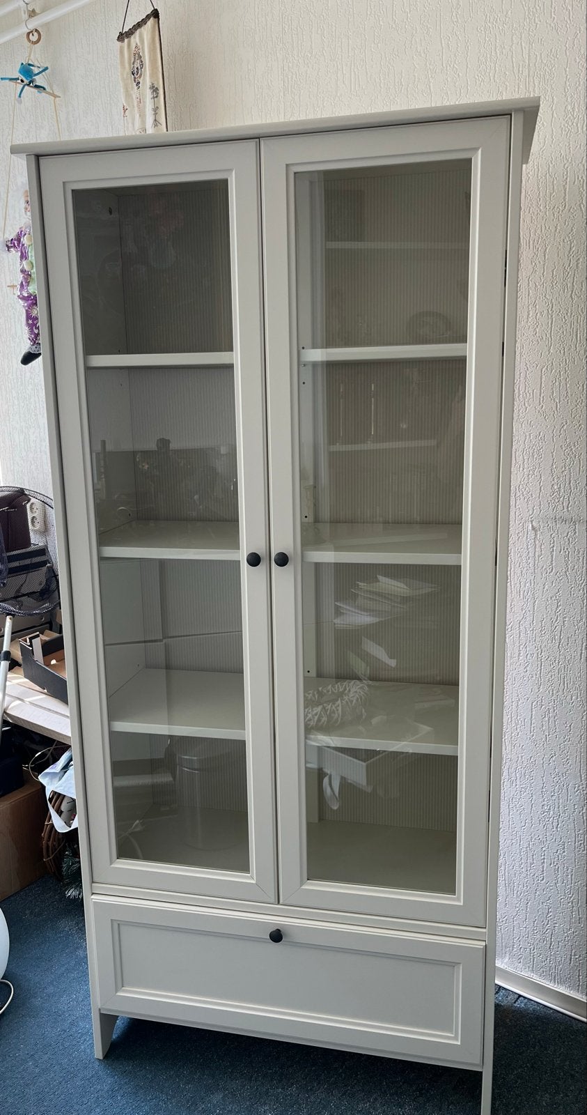 Ikea Vitrine/Buffetkast met glazen deuren - Crème wit, Huis en Inrichting, Kasten | Vitrinekasten, Ophalen, 50 tot 100 cm, 150 tot 200 cm