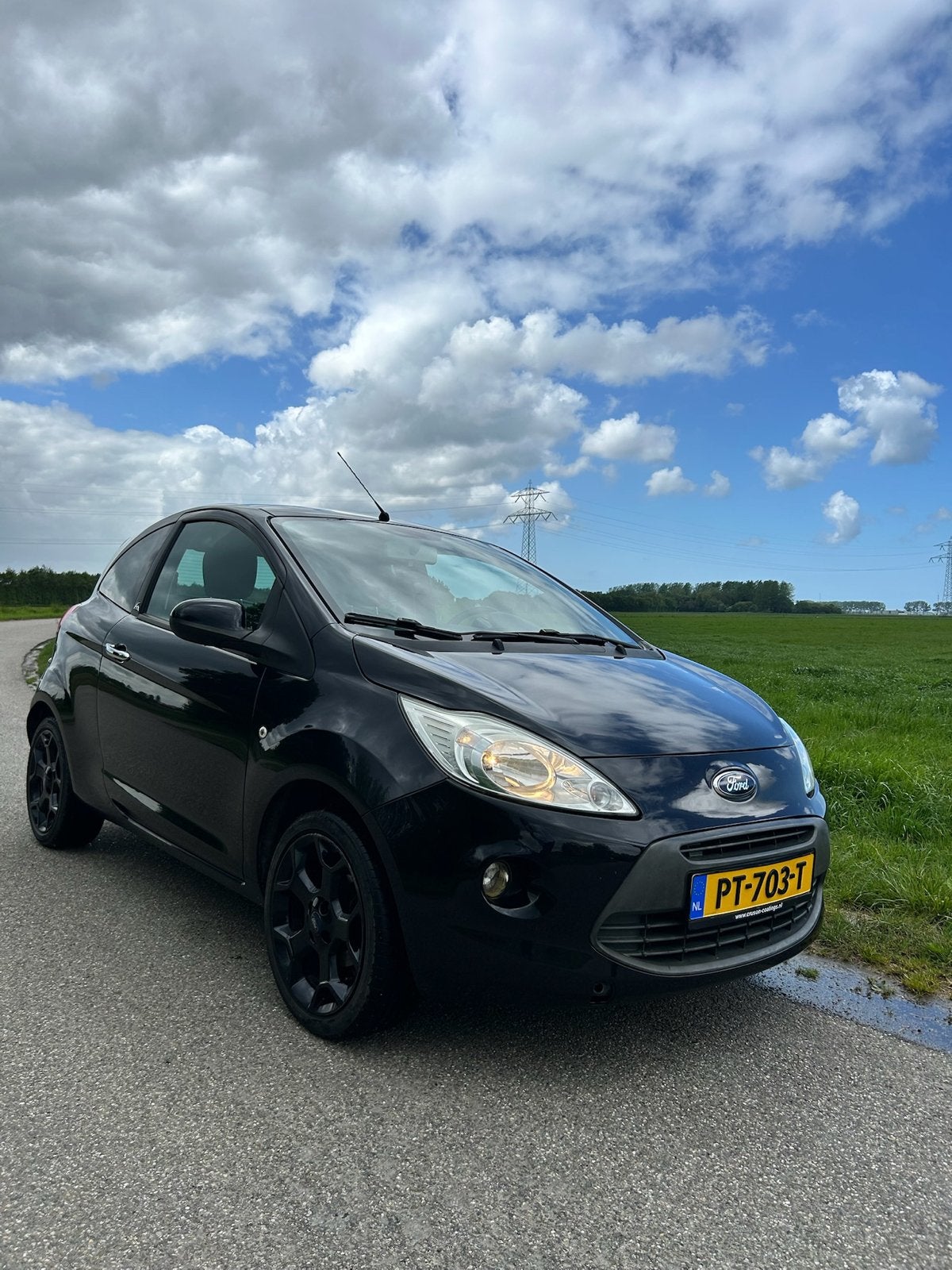 Ford Ka 1.2 69pk 2011 Zwart met panoramadak, Auto's, Voorwielaandrijving, 1242 cc, 4 cilinders, 4 stoelen
