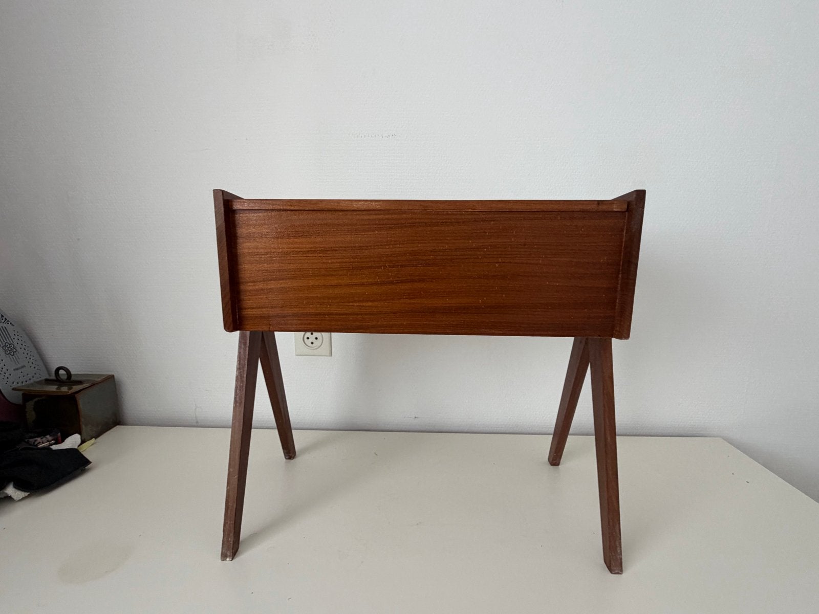 Vintage Teakhouten Naaitafel / Bijzettafel met X poot, Ophalen, Rechthoekig, Minder dan 55 cm, Minder dan 45 cm