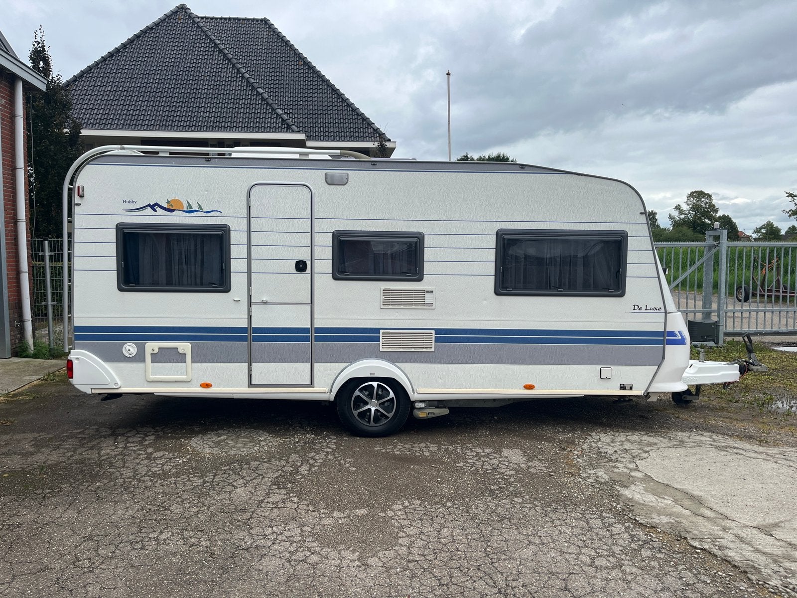 Hobby DeLuxe 495 UK, Mover, Vast bed, Hobby, Treinzit