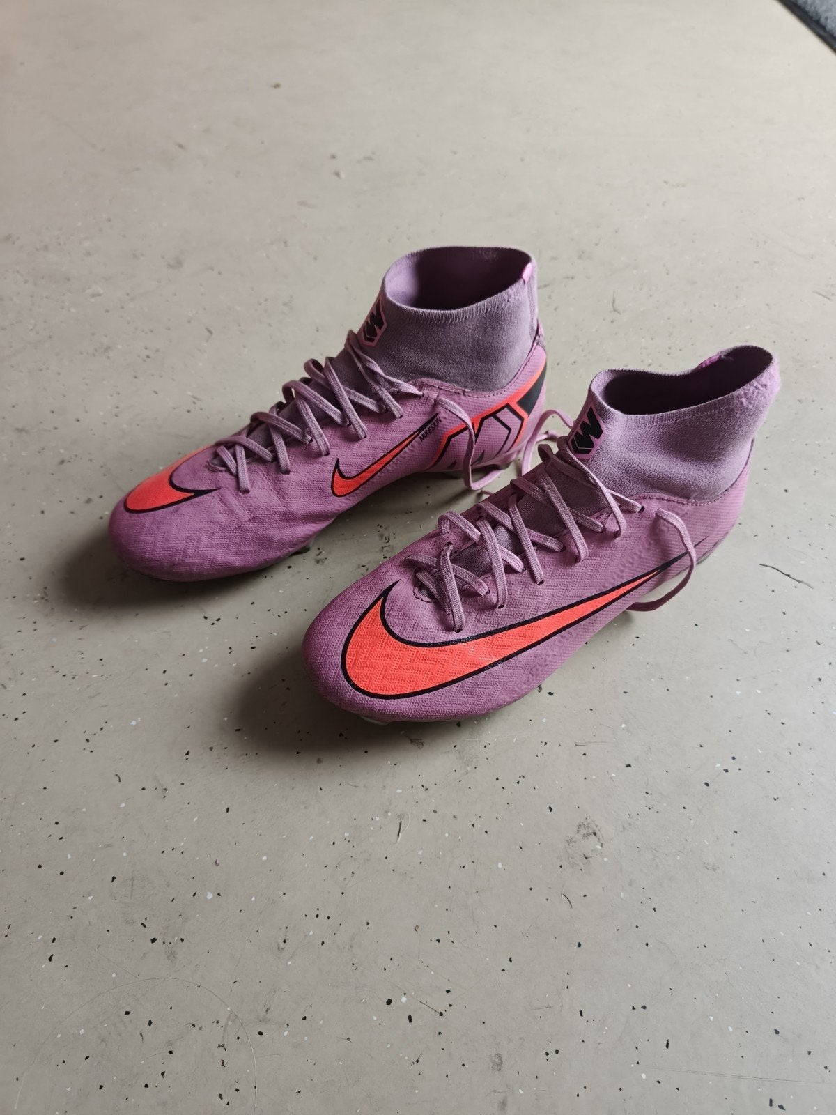 Nike Mercurial Voetbalschoenen - Roze/Oranje, Ophalen of Verzenden, Gebruikt, Schoenen