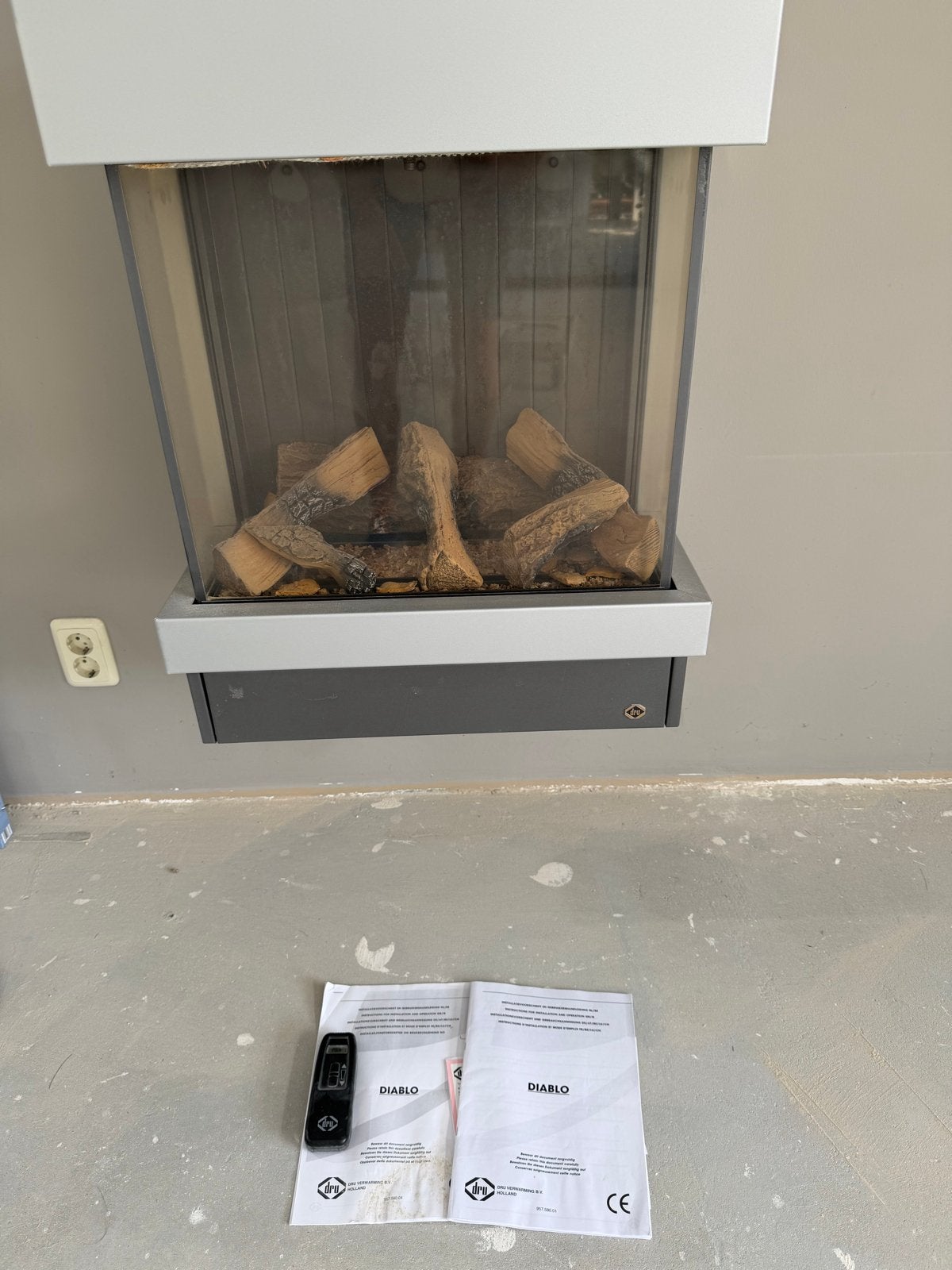 Vrijhangende haard Diablo met afstandsbediening, Huis en Inrichting, Ophalen, Zo goed als nieuw, Hangende haard, Gashaard