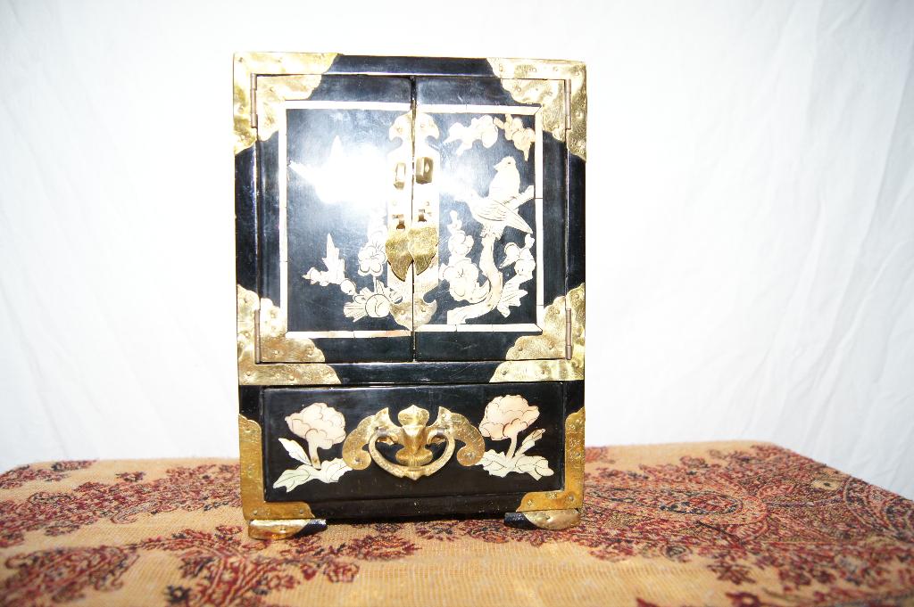 Kistje met beslag, Antiek en Kunst, Ophalen of Verzenden