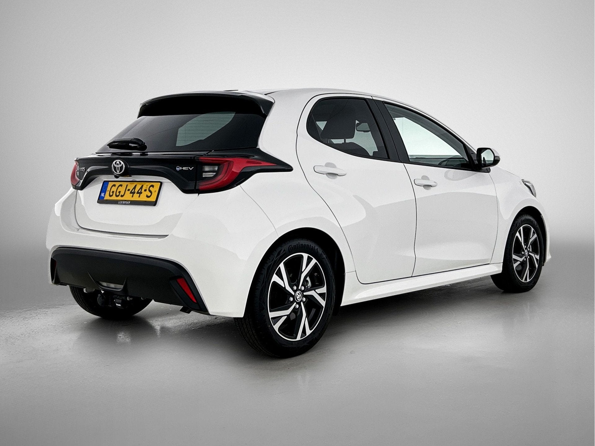 Toyota Yaris 1.5 Hybrid 115 First Edition | Dealer Onderhoud, 12 maanden, Gebruikt, Automatische klimaatregeling, Wit