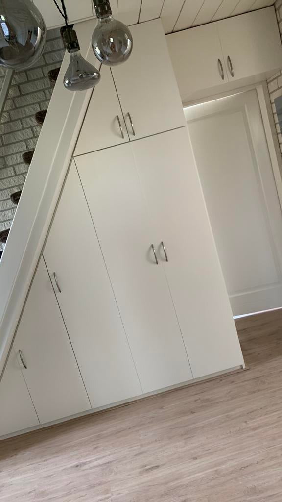 Gratis, Inbouwkast voor onder de trap, meubelplaat, Ophalen, Minder dan 25 mm, Plank, Minder dan 200 cm