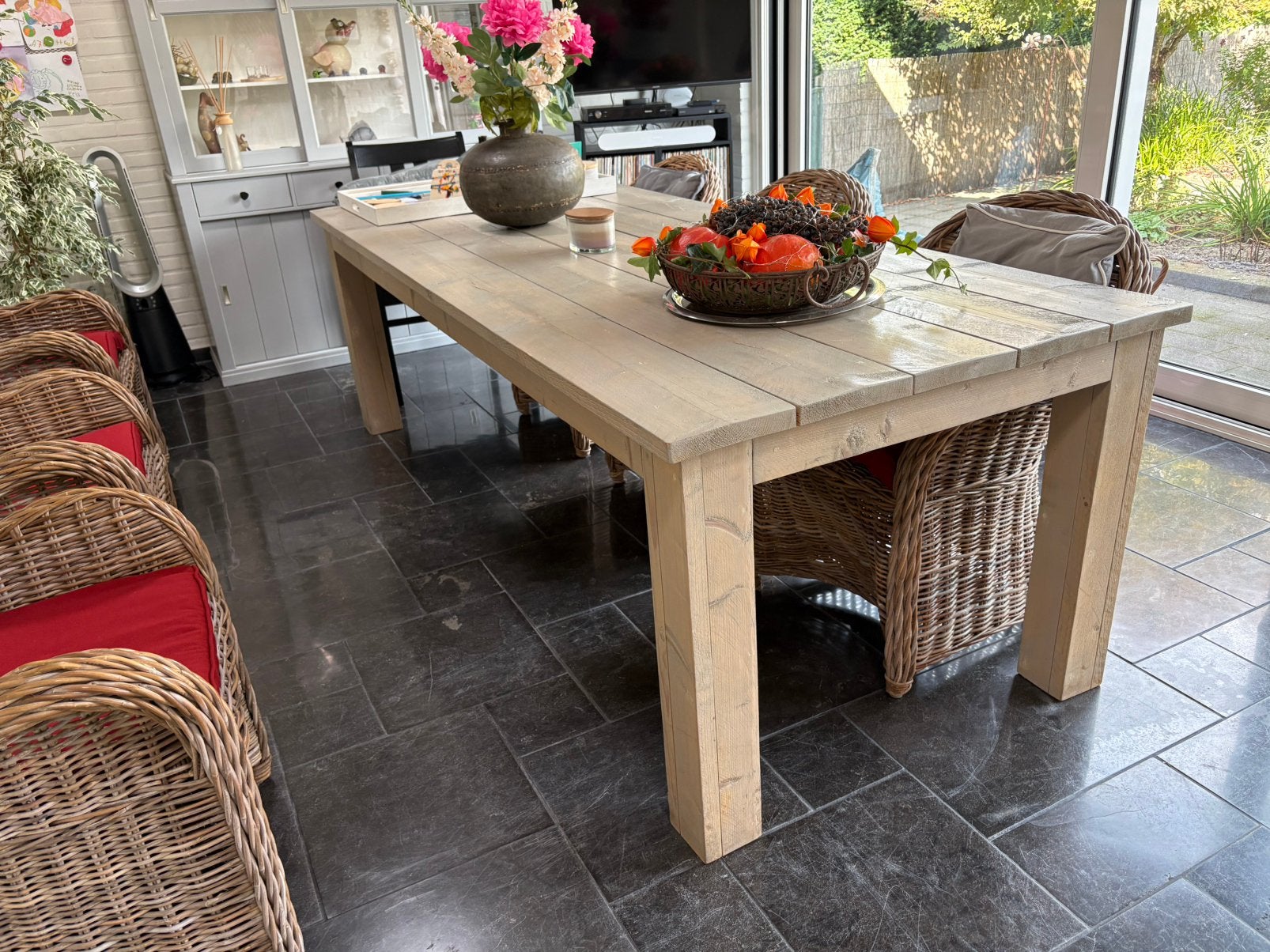 Steigerhouten tafel greywash. 250 bij 100 cm