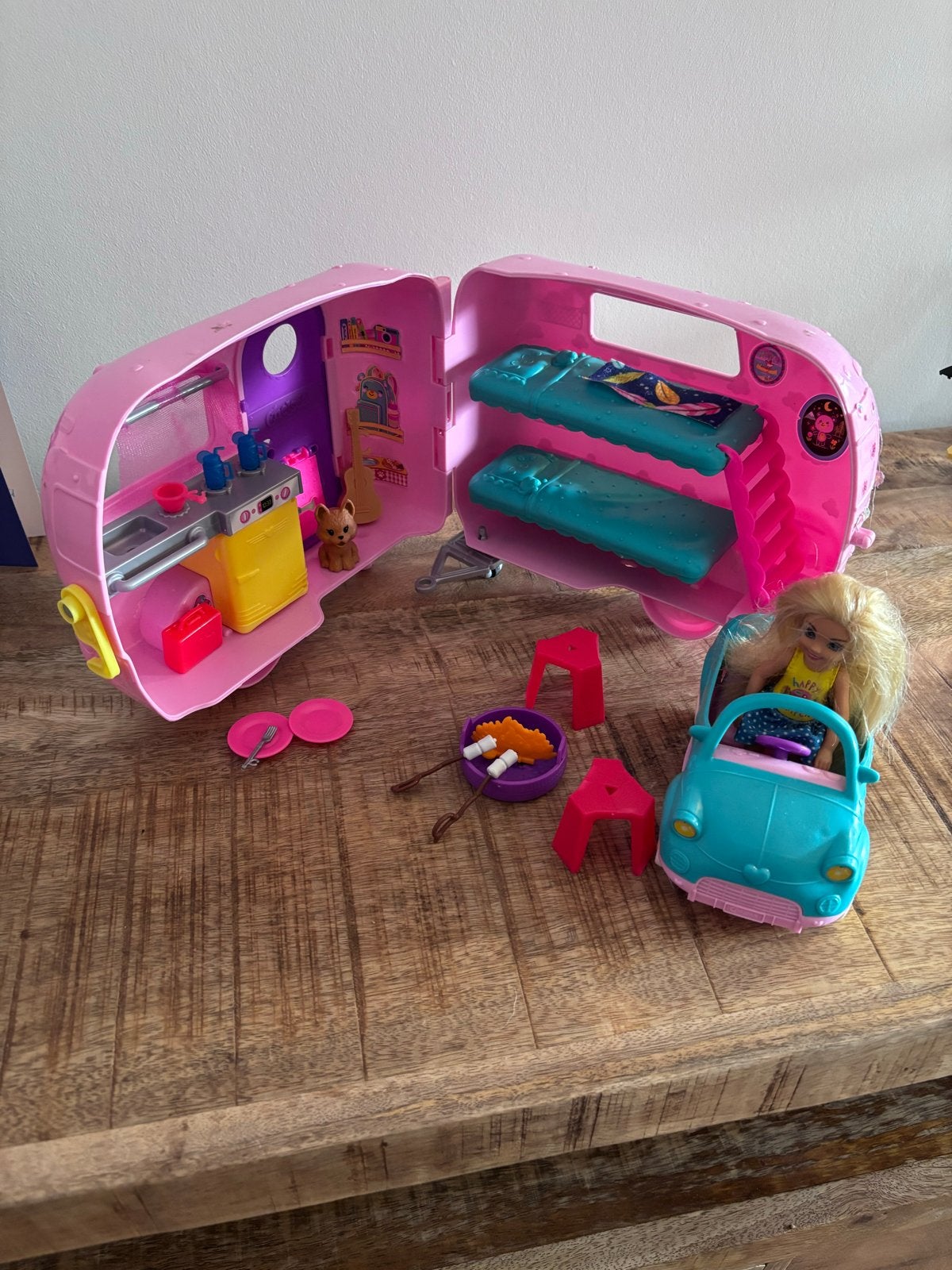Barbie Chelsea auto met caravan en accessoires, Ophalen of Verzenden, Gebruikt