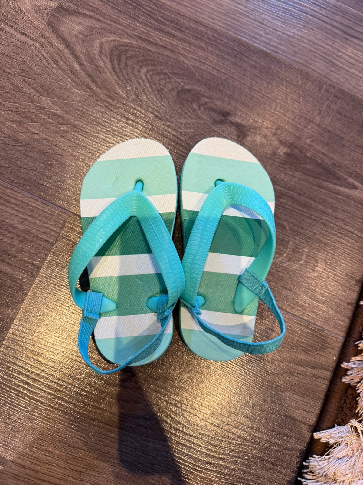 Mooi kinder slippers (23), Ophalen of Verzenden, Zo goed als nieuw, Jongetje of Meisje, Schoentjes