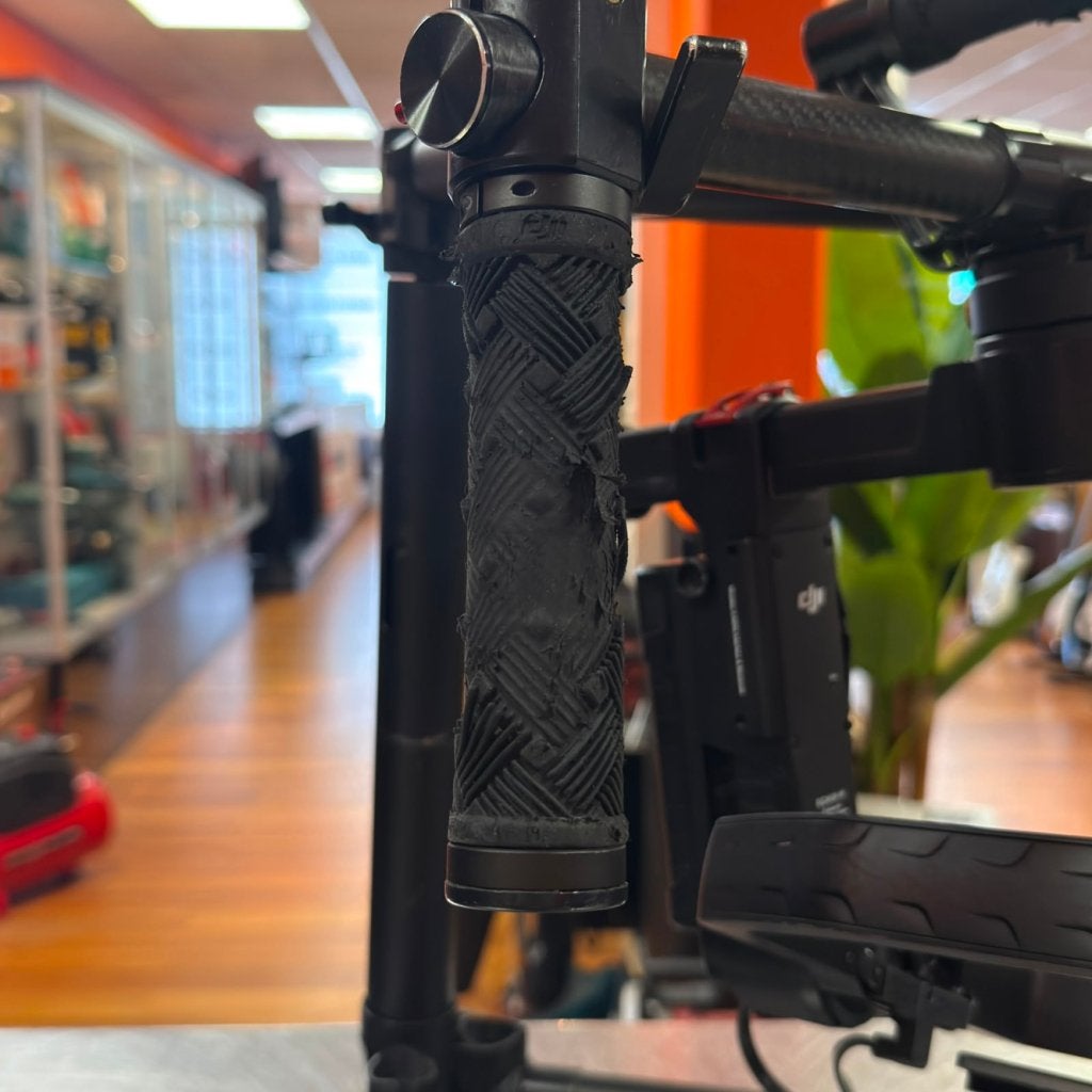 DJI Ronin M Gimbal Inc flighcase, DJI, Zo goed als nieuw, Inform@dji.com, DJI Sky City
No. 55 Xianyuan Road
Nanshan District, Shenzhen
China