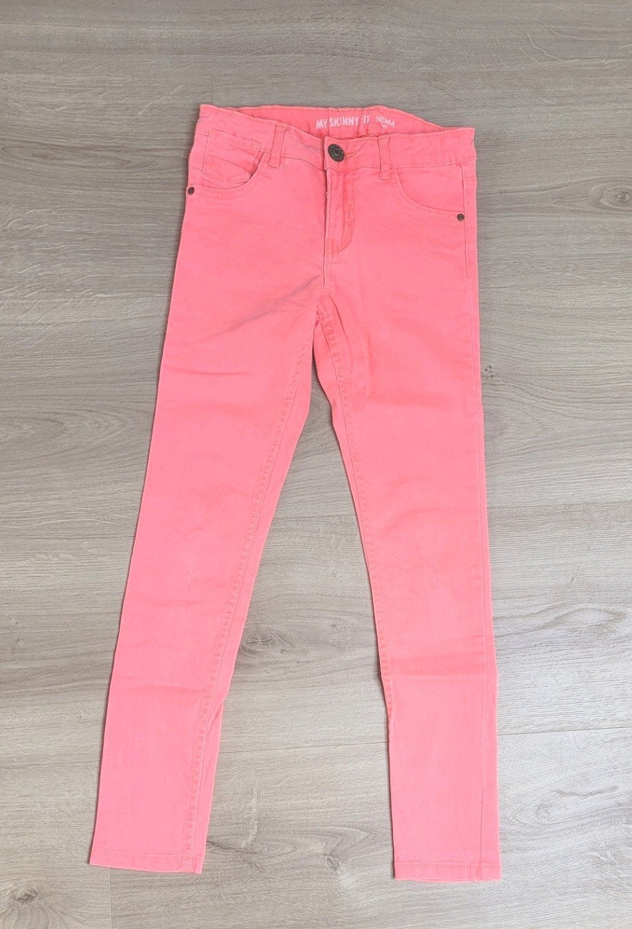 Neon roze HEMA jeans - maat 134 / 140, Broek, Meisje, Ophalen of Verzenden, Zo goed als nieuw