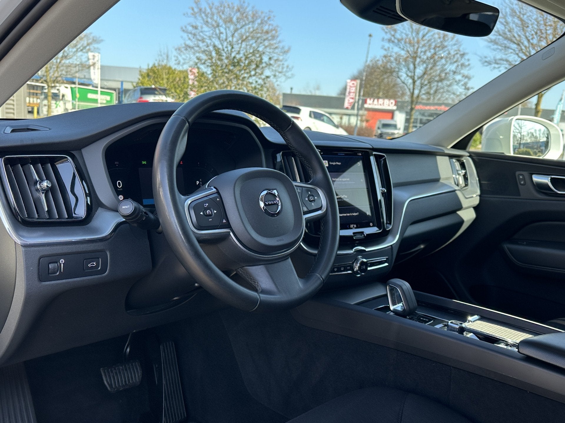 Volvo XC60 2.0 B5 Momentum Business | Trekhaak | 21" velgen, Stof, Gebruikt, 4 cilinders, Wit
