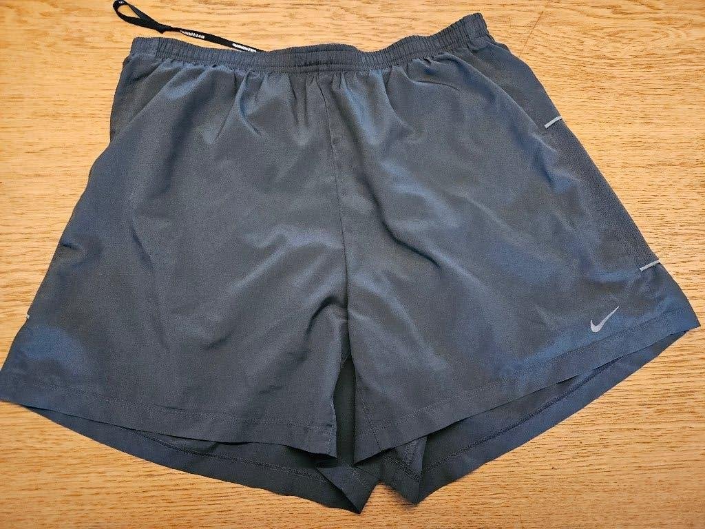 Te koop: Nike Dry fit heren hardloop broek donker grijs XL, Ophalen of Verzenden, Hardlopen of Fietsen, Grijs, Maat 56/58 (XL)
