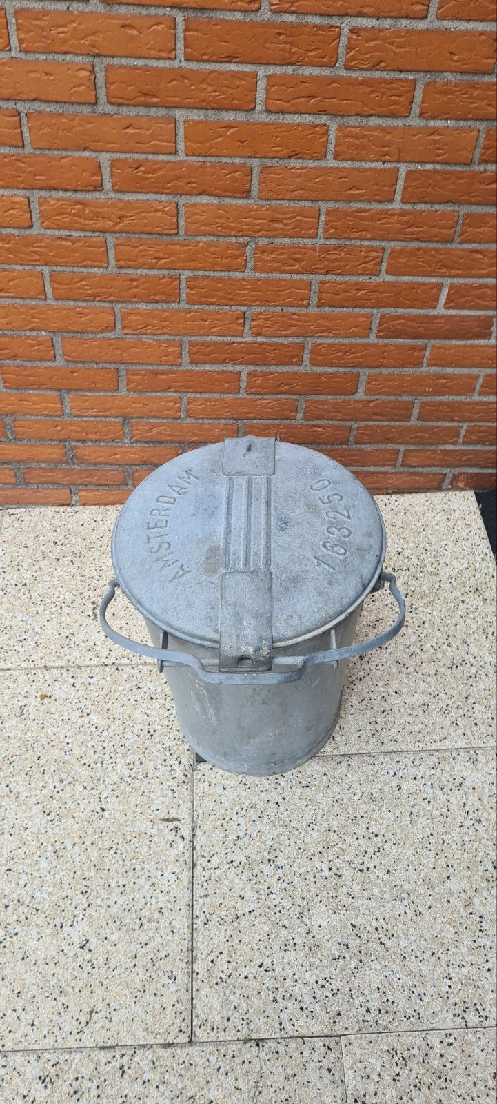 zinken vuilnisemmer - Amsterdam, Ophalen