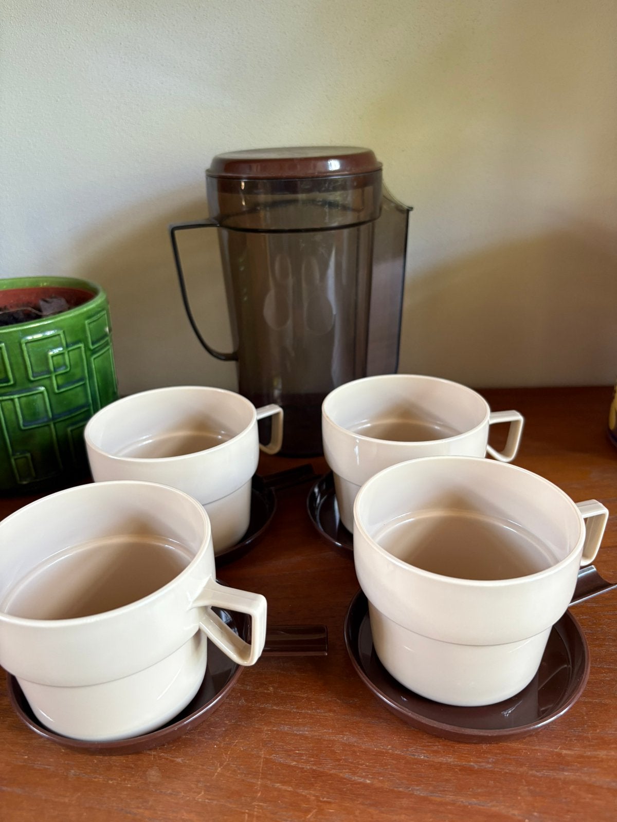 4 persoons vintage drinkset / campingservies Plastimat '70, Caravans en Kamperen, Ophalen of Verzenden, Gebruikt