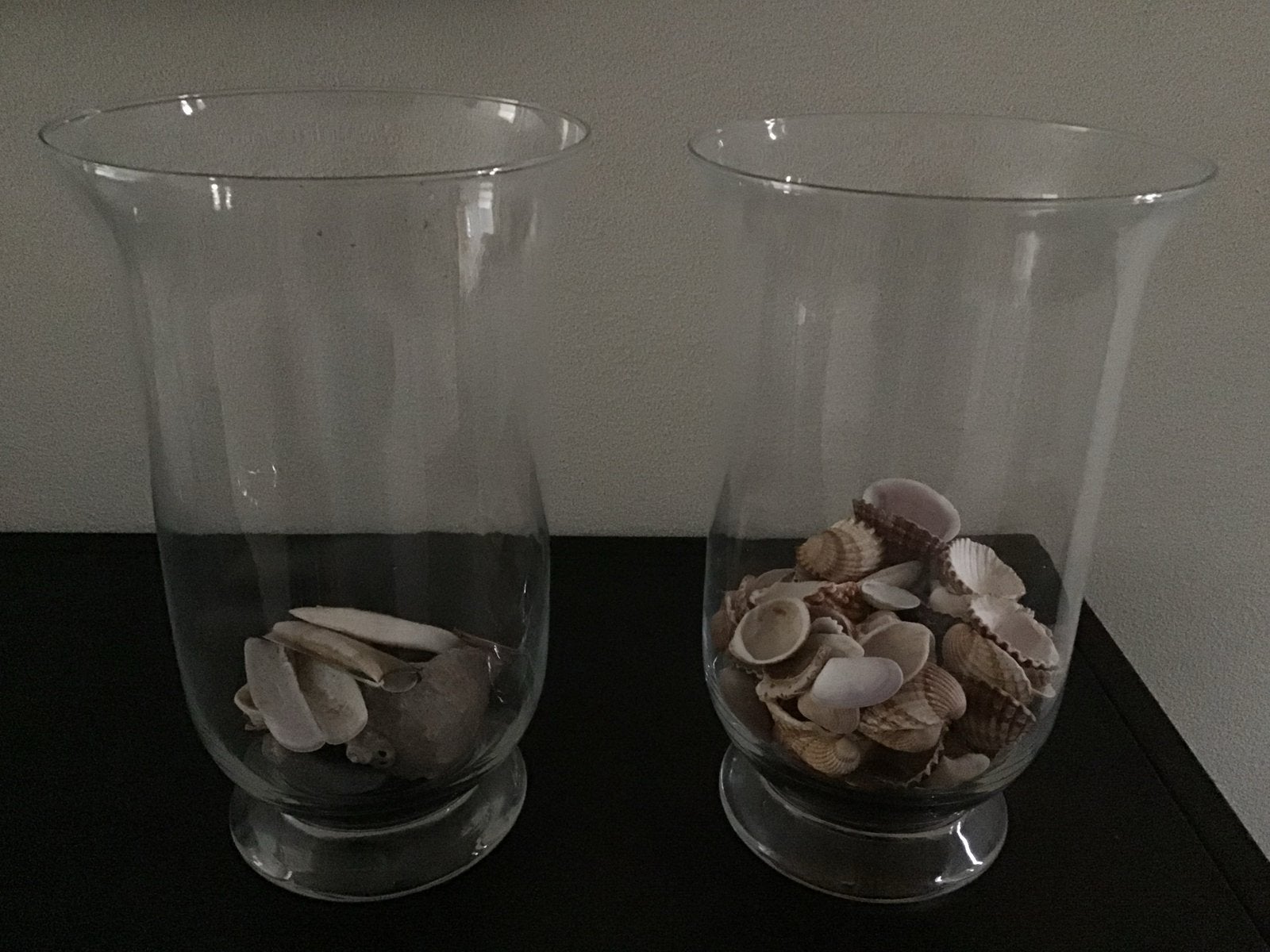 Set van 2 glazen vazen met schelpen, Ophalen of Verzenden, Zo goed als nieuw, Glas, Modern