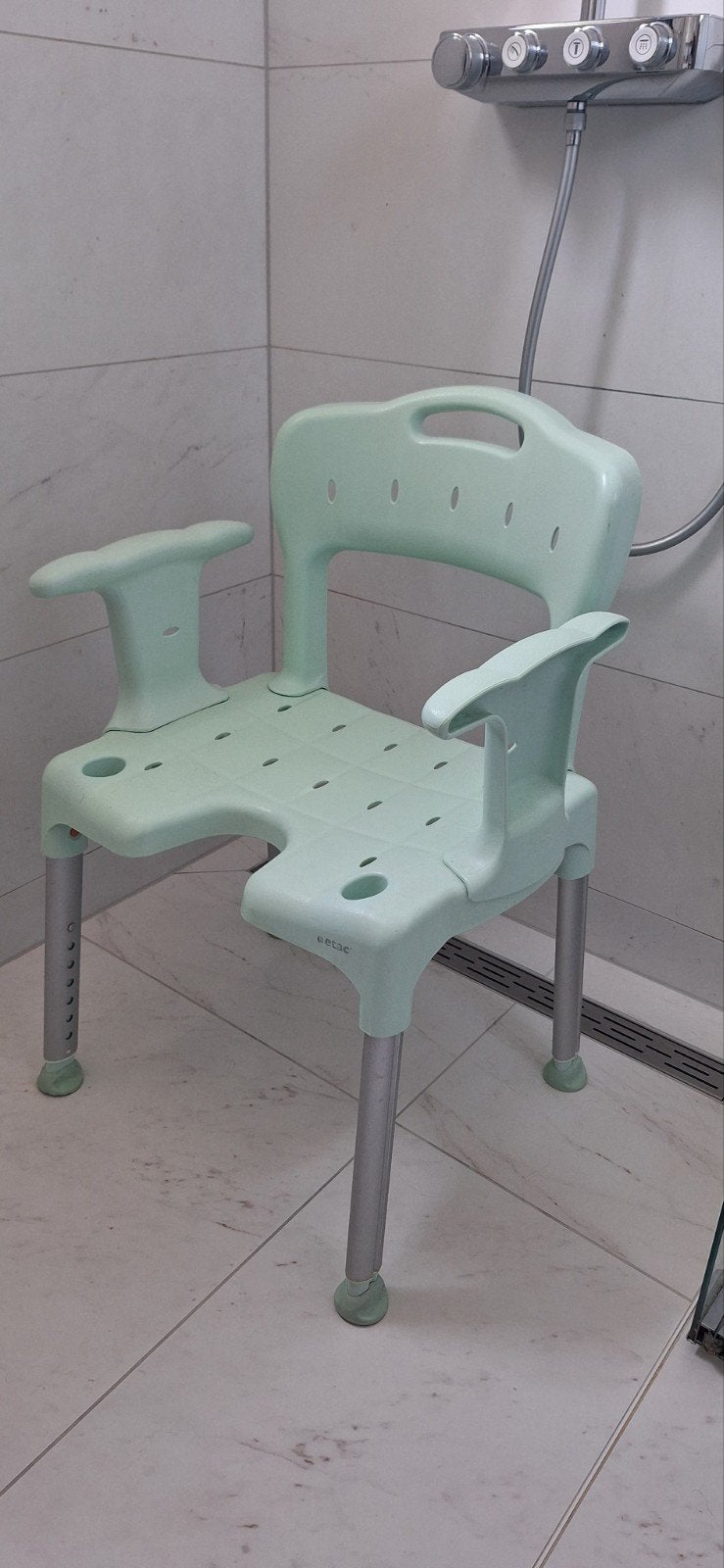 Etac Swift douche stoel, revalidatie stoel., Ophalen, Overige typen, 50 tot 100 cm, Zo goed als nieuw
