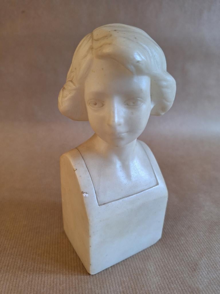 Bijzonder marmeren beeld jonge vrouw, Antiek en Kunst, Minder dan 20 cm, Ophalen of Verzenden, Beeld, Op sokkel