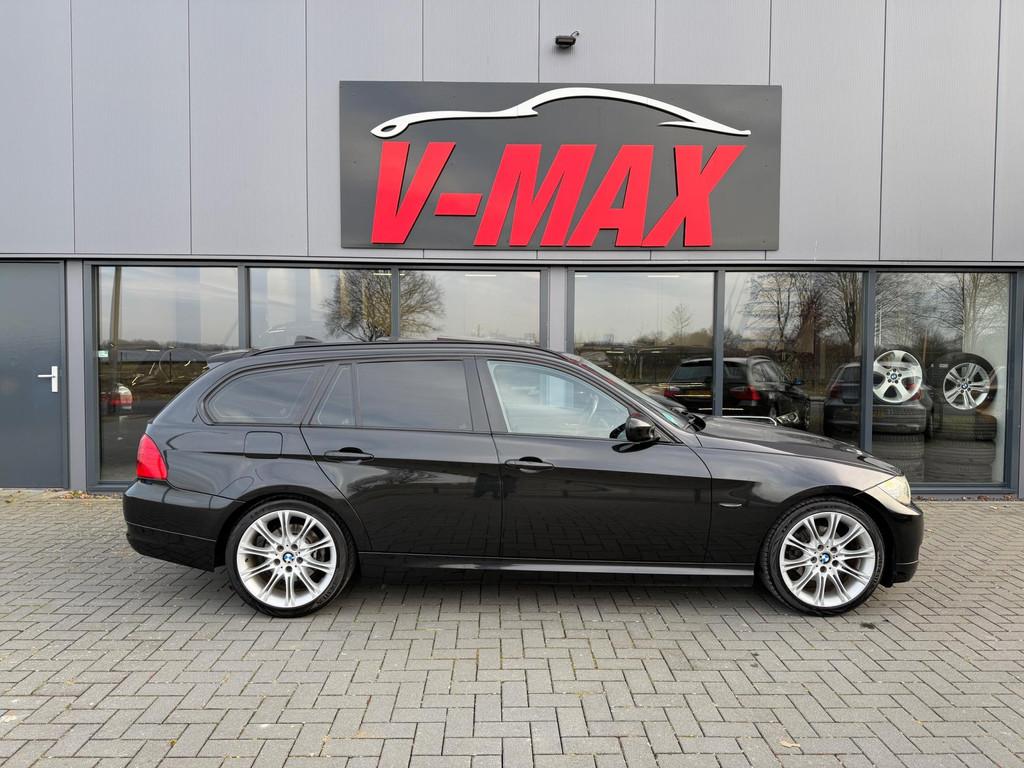 BMW 318i 2.0 AUT Xenon Pano H/Kardon NaviProf Stoelvw Memory, Automaat, Euro 5, Zwart, 4 cilinders