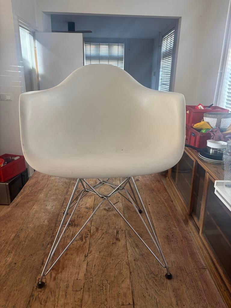 Witte Eames DSW stoel met chromen onderstel, Kunststof, Gebruikt, Wit, Ophalen of Verzenden
