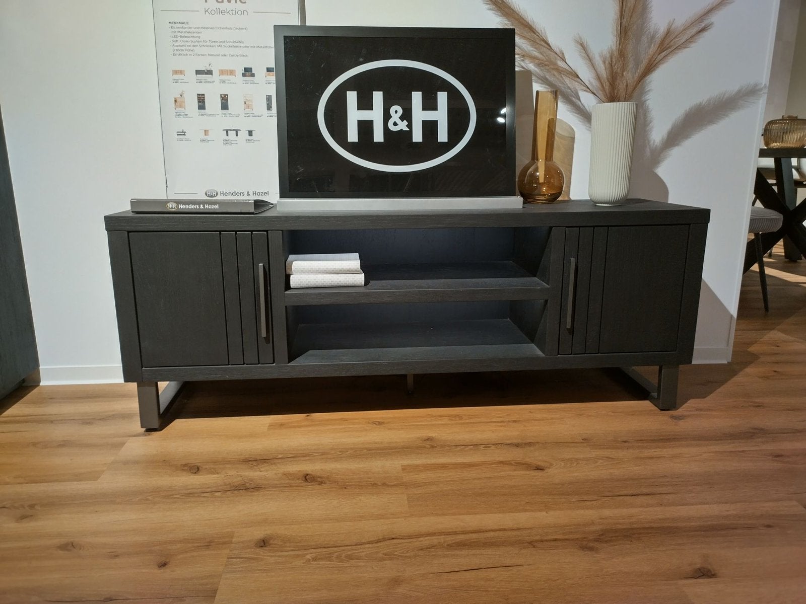 Henders & Hazel Castle TV-meubel Eiken Zwart met LED, Ophalen, 150 tot 200 cm, Eikenhout, Zo goed als nieuw