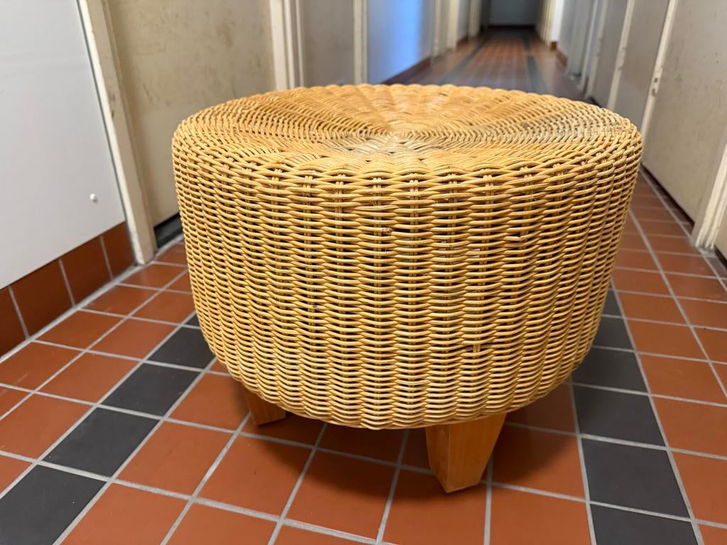 Vintage IKEA Rotan Poef Jaren '90, Huis en Inrichting, Banken | Voetenbanken en Poefen, Gebruikt, Minder dan 50 cm, Rond, Hout