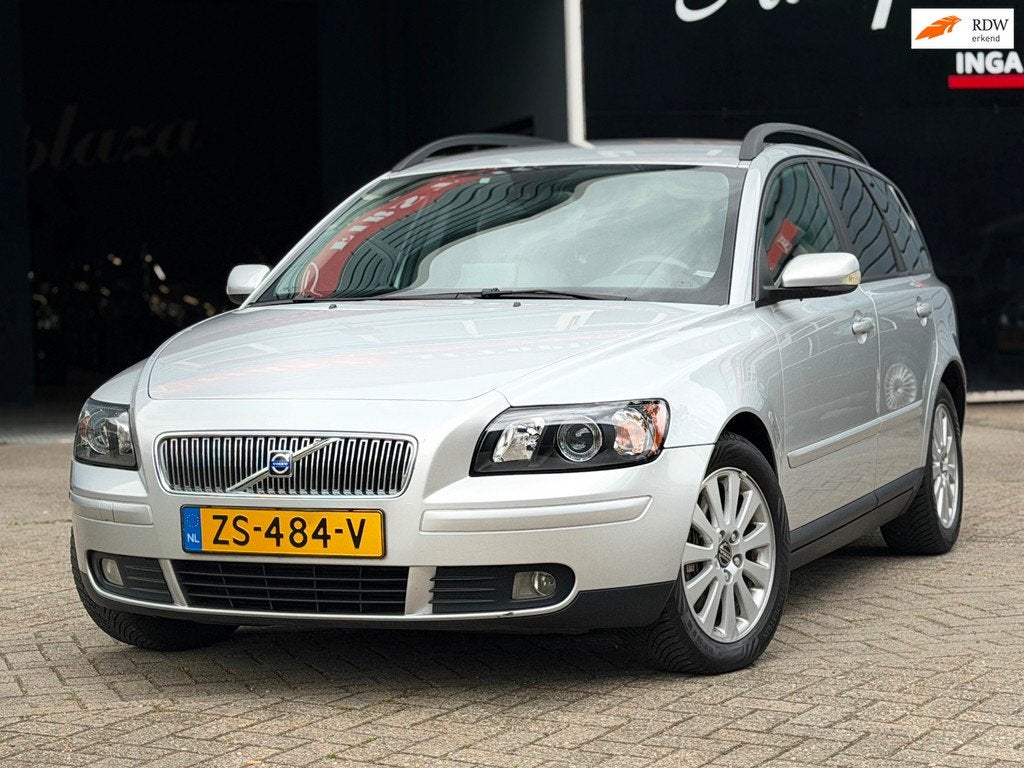 Volvo V50 2.5 T5 Elite AUTOMAAT LEDER/STOELVERW/CRUISE/TREKH, Auto's, Gebruikt, Beige, 700 kg, 2521 cc
