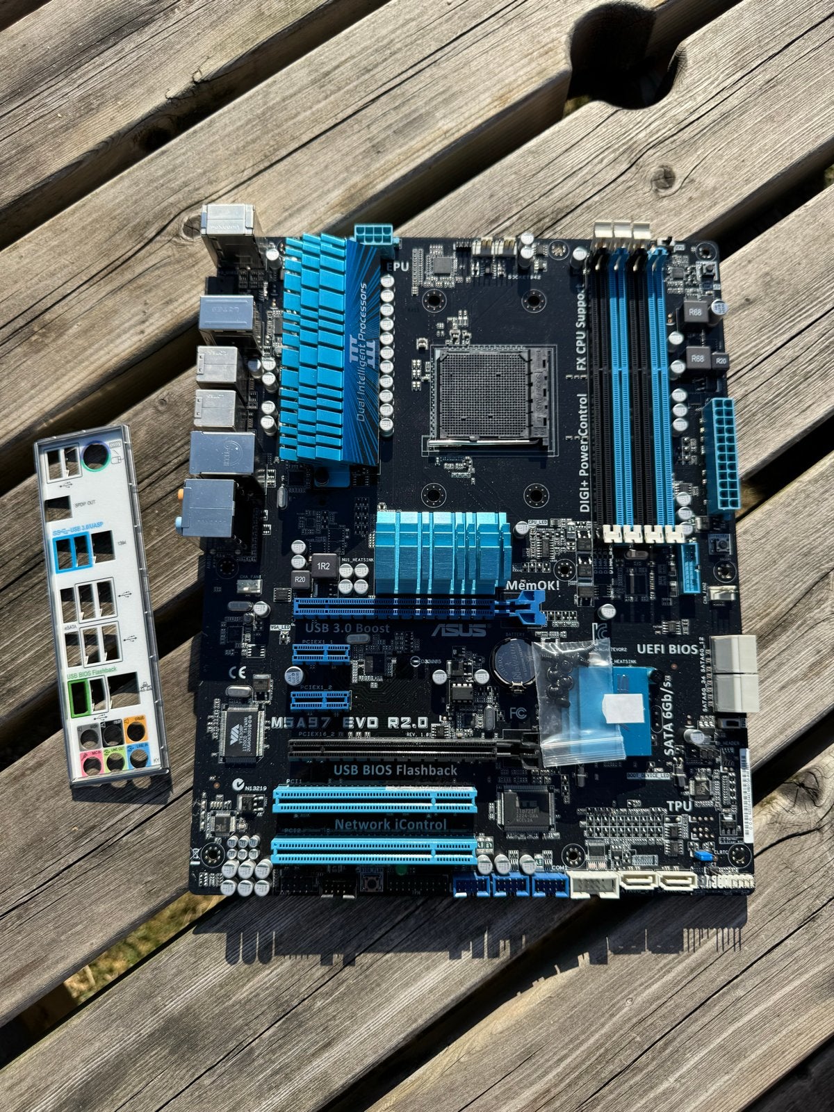 ASUS M5A97 EVO R2.0 Moederbord - Goede staat, Ophalen of Verzenden, Zo goed als nieuw, AMD, DDR3