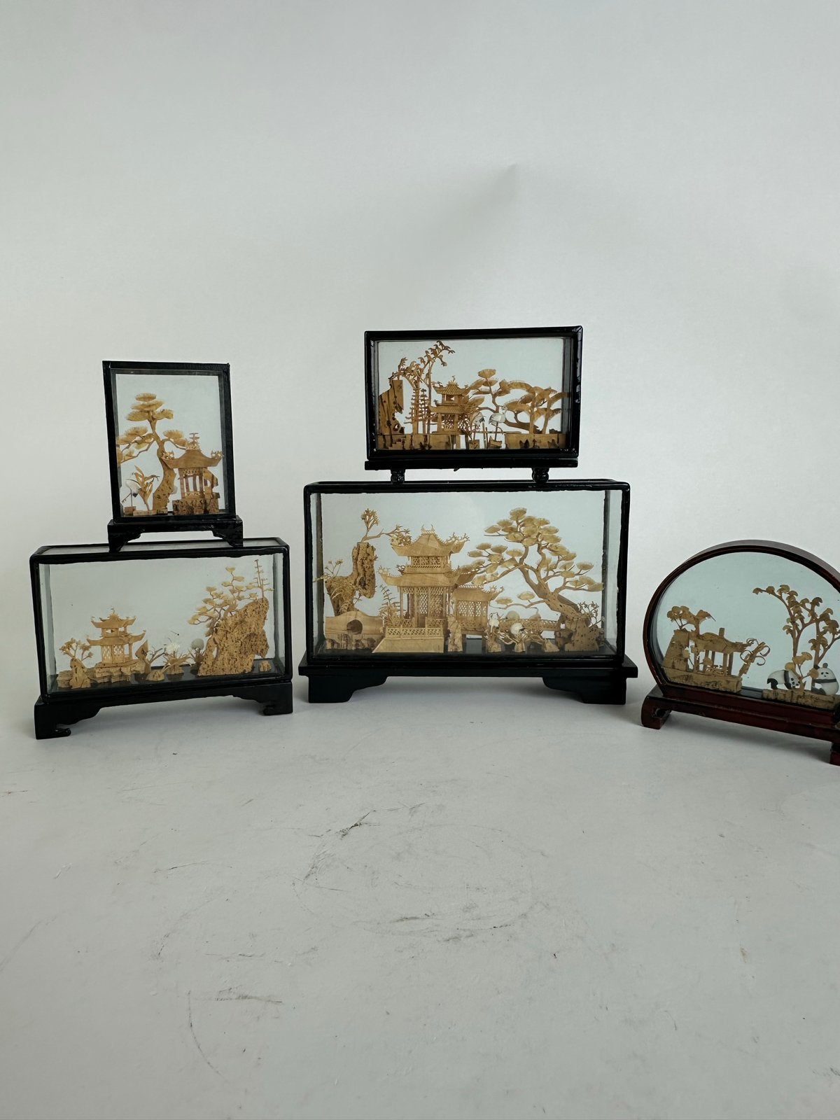 Set van 5 antieke Chinese kurk sculptuur diorama's, Hout, Bruin, Overige typen, Handgemaakt