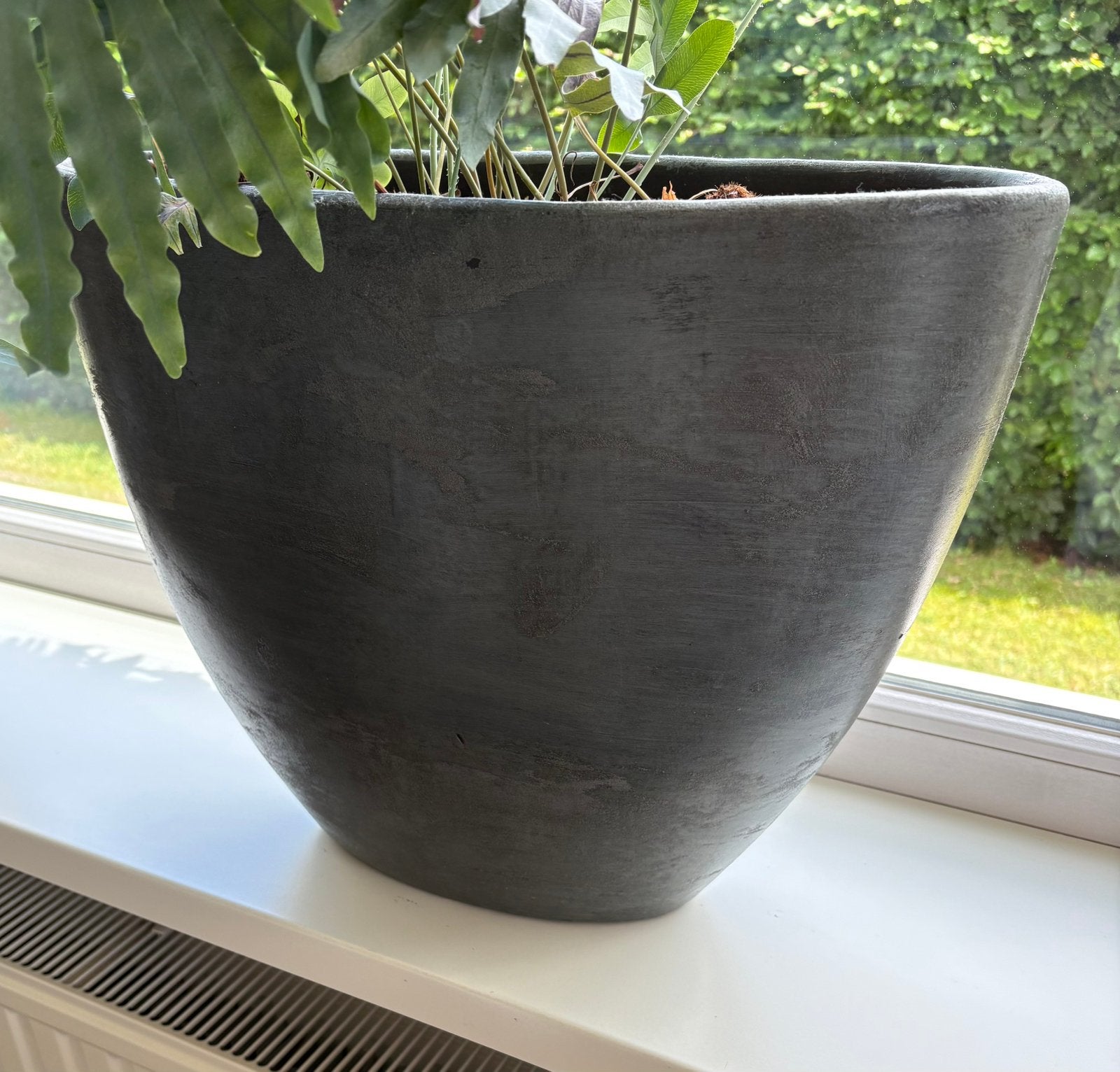 Twee grote bloempotten, Ophalen, Steen, 40 cm of meer, Binnen
