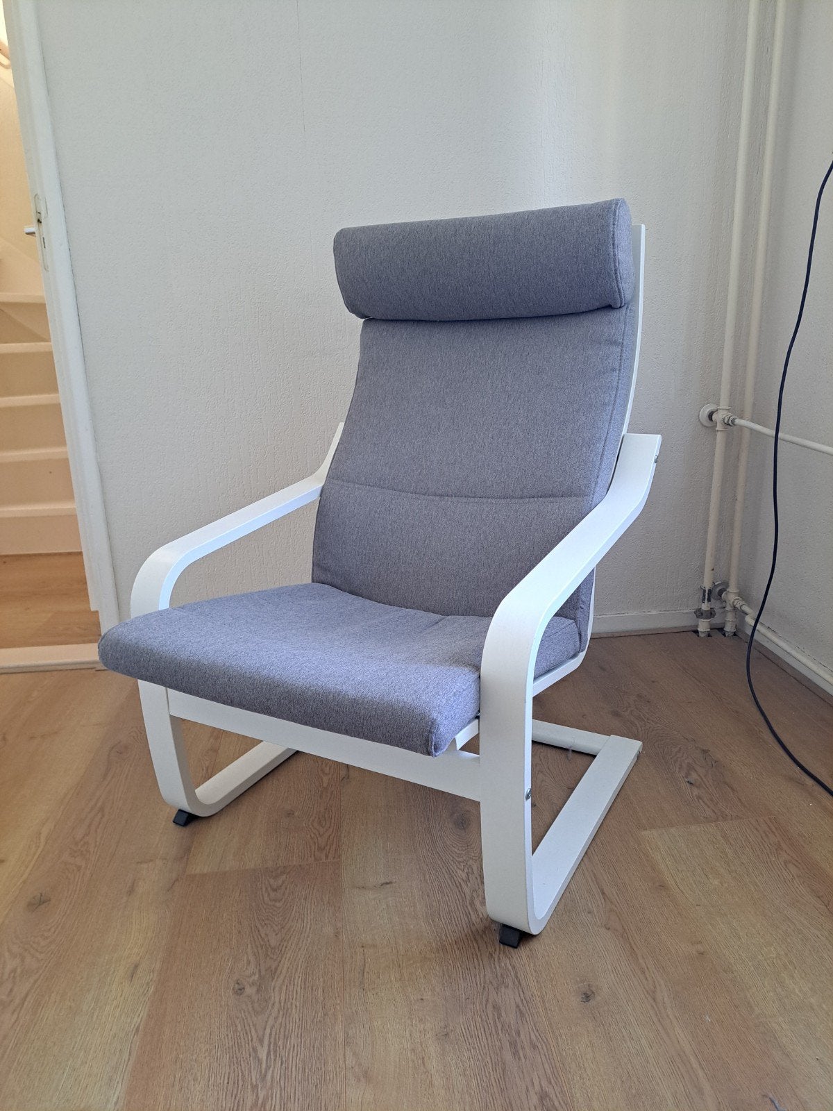 IKEA Poäng stoel met grijze kussens, Huis en Inrichting, Stoelen, Ophalen, Zo goed als nieuw, Stof, Eén