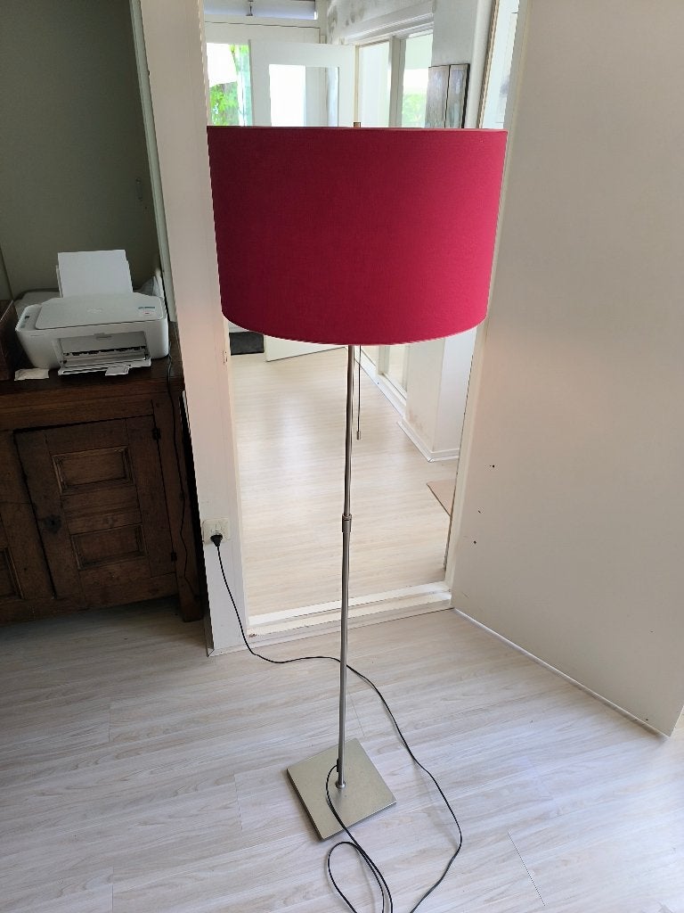 vloerlamp (rode kap) te koop, Ophalen, Zo goed als nieuw, 100 tot 150 cm