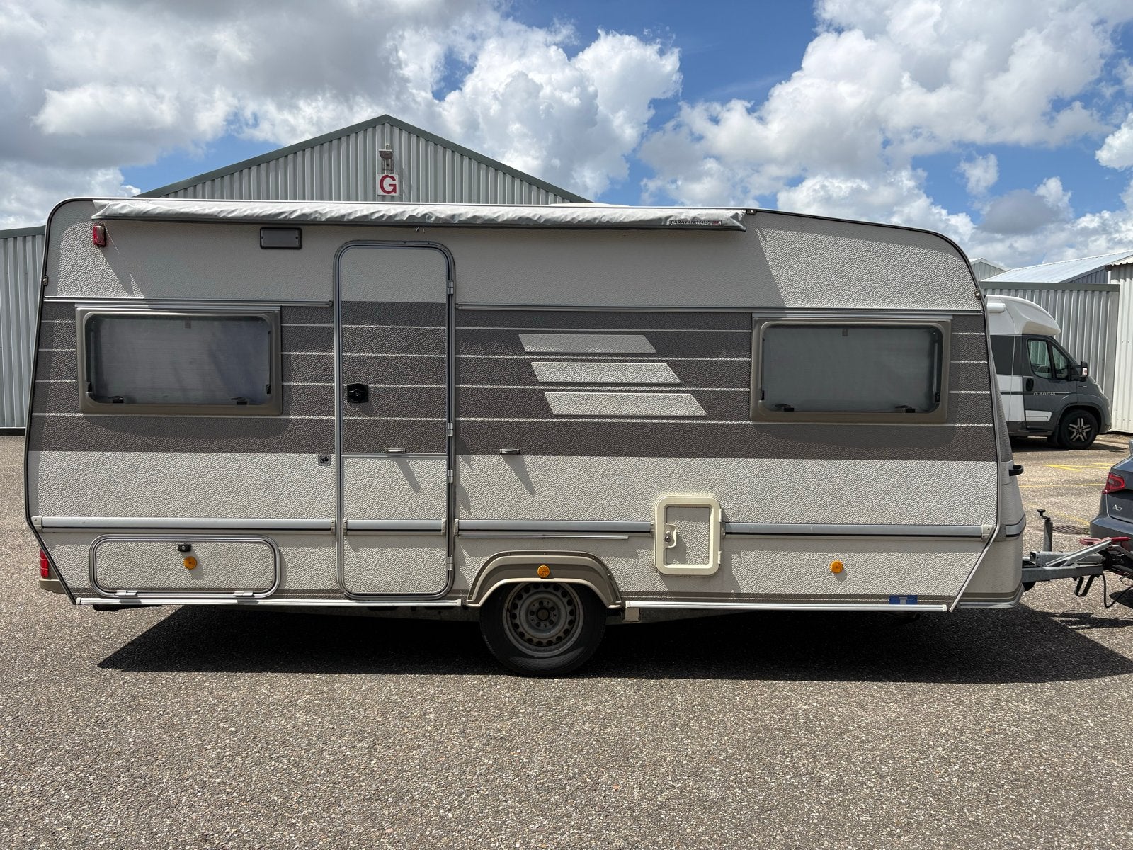 Eriba Nova 490 L uit 1993 met nieuwe banden en goed onderho, Caravans en Kamperen, Caravans, Rondzit, 750 - 1000 kg, Particulier