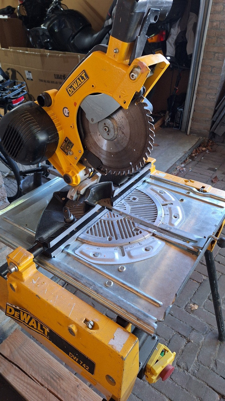 Dewalt DW 742 Afkortzaag en Zaagtafel, Ophalen, Gebruikt, Afkortzaag, Dewalt