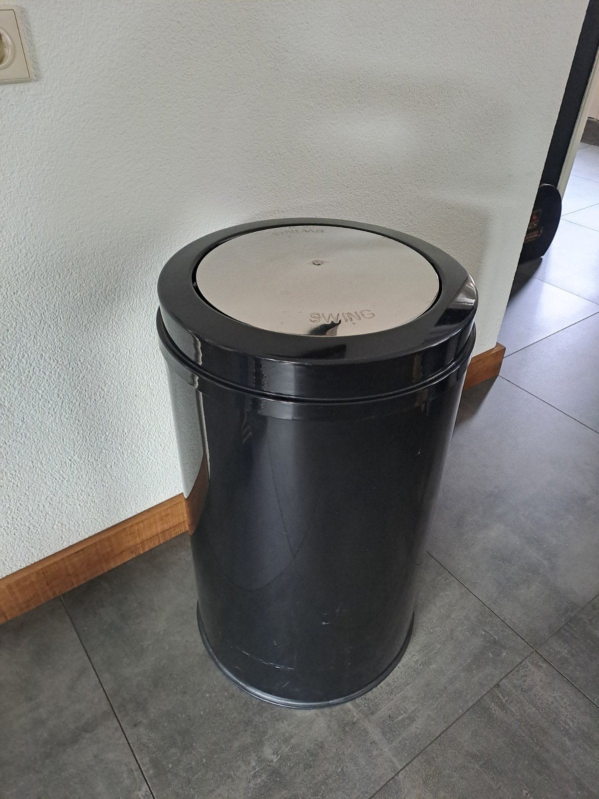 vuilnisbak  zwart, 40 liter of meer, Ophalen, Metaal