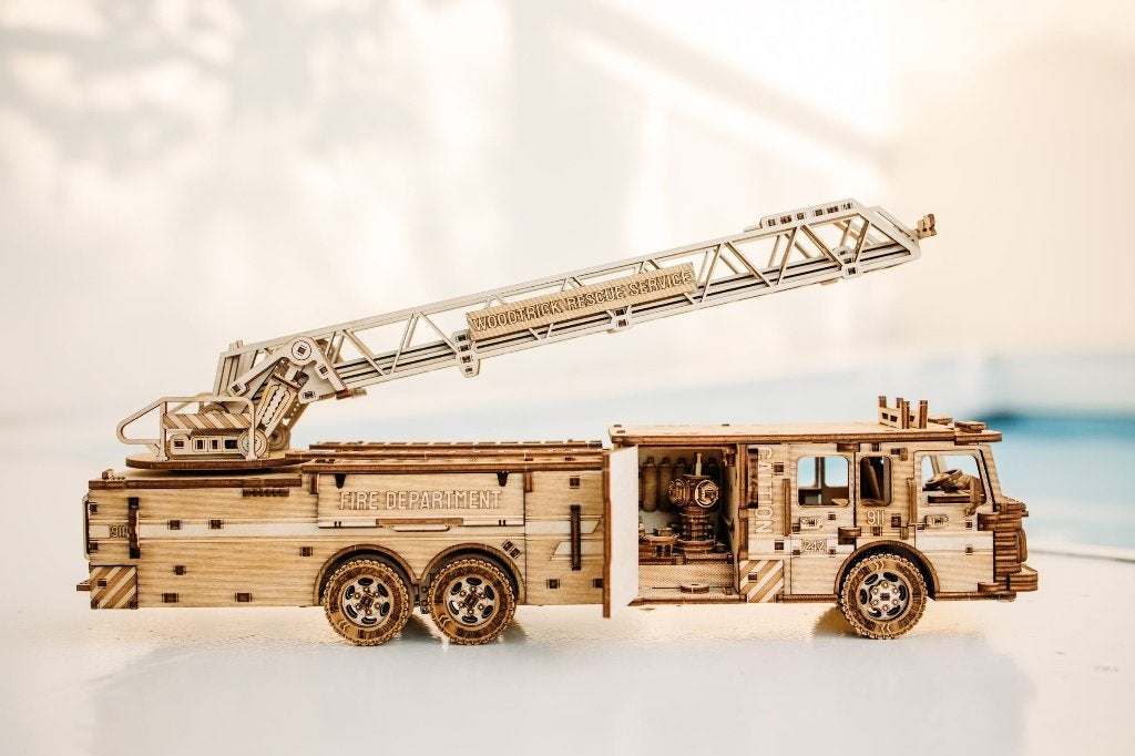 WoodTrick Rescue Firetruck - houten brandweerwagen, Overige merken, 1:50 of kleiner, Verzenden, Nieuw